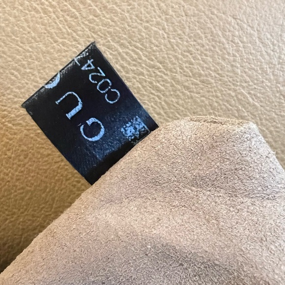 🌟Deal of the day🌟GUCCI
Original GG Supreme Canvas Linea Fold Over Bag - Picture 12 of 14